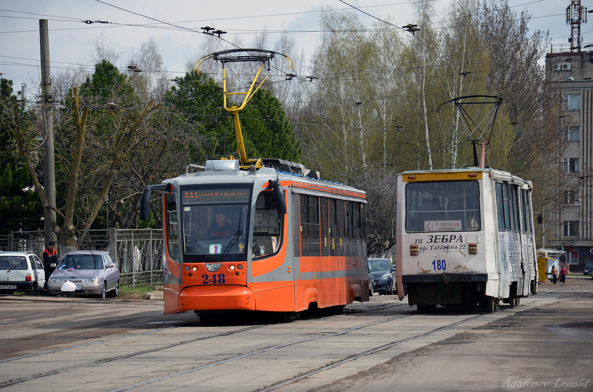 Smolensk, 71-623-00 č. 248; Smolensk, 71-605 (KTM-5M3) č. 180