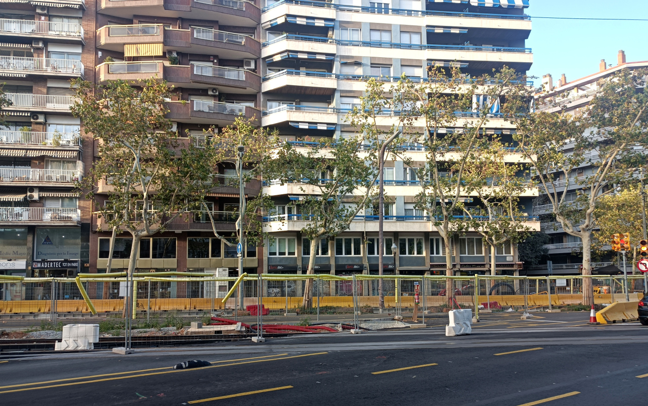 Barcelona — Construction of the connection between the two tram lines on Diagonal