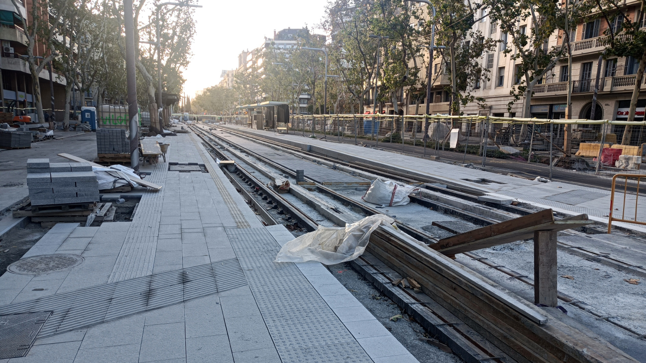 Barcelona — Construction of the connection between the two tram lines on Diagonal