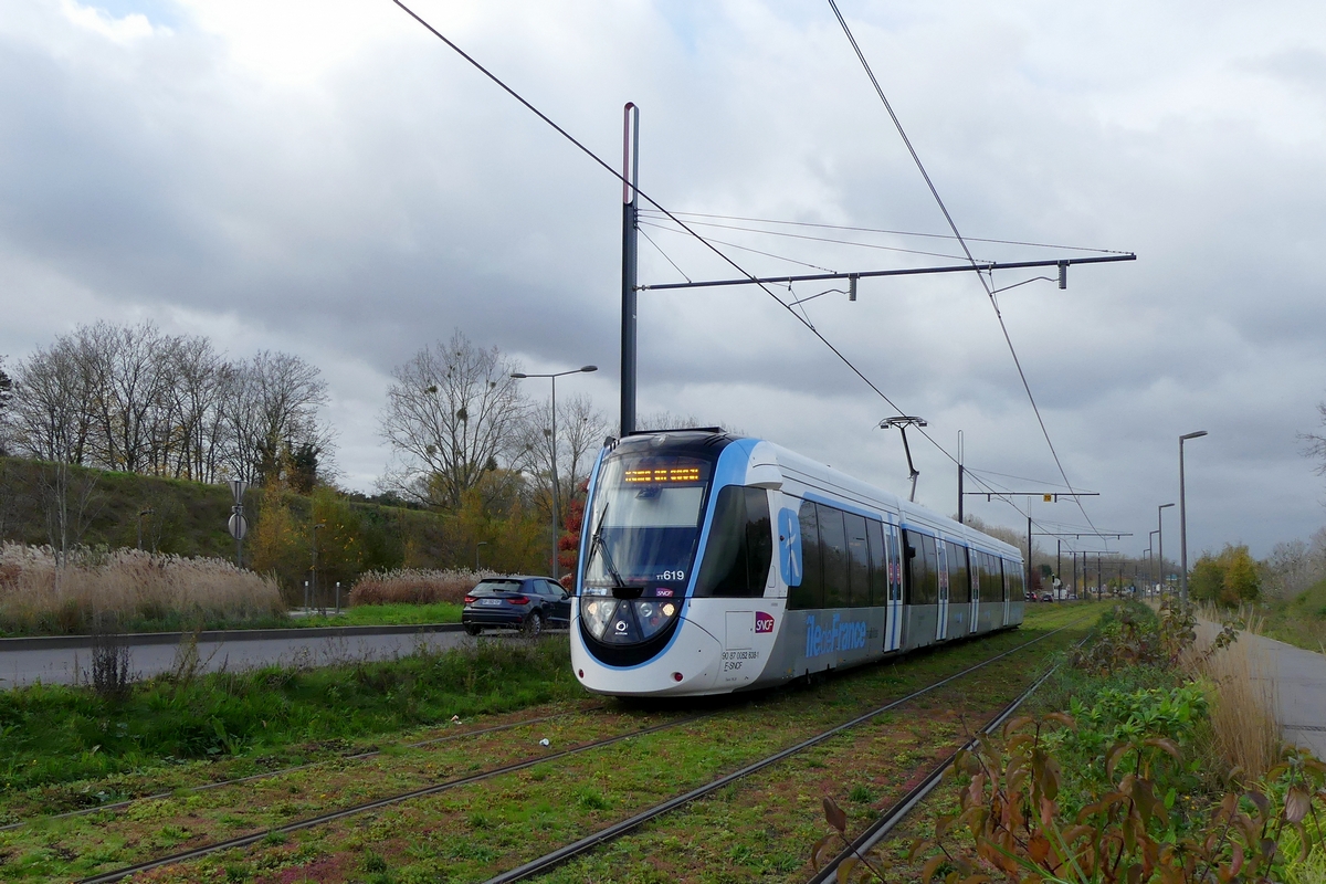 Париж -  Версаль -  Ивелин, Alstom Citadis Dualis № TT619; Париж -  Версаль -  Ивелин — Tram line T12