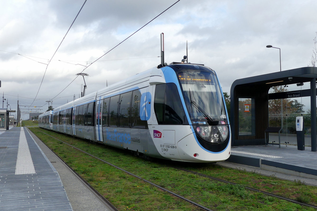 Париж -  Версаль -  Ивелин, Alstom Citadis Dualis № TT620; Париж -  Версаль -  Ивелин — Tram line T12