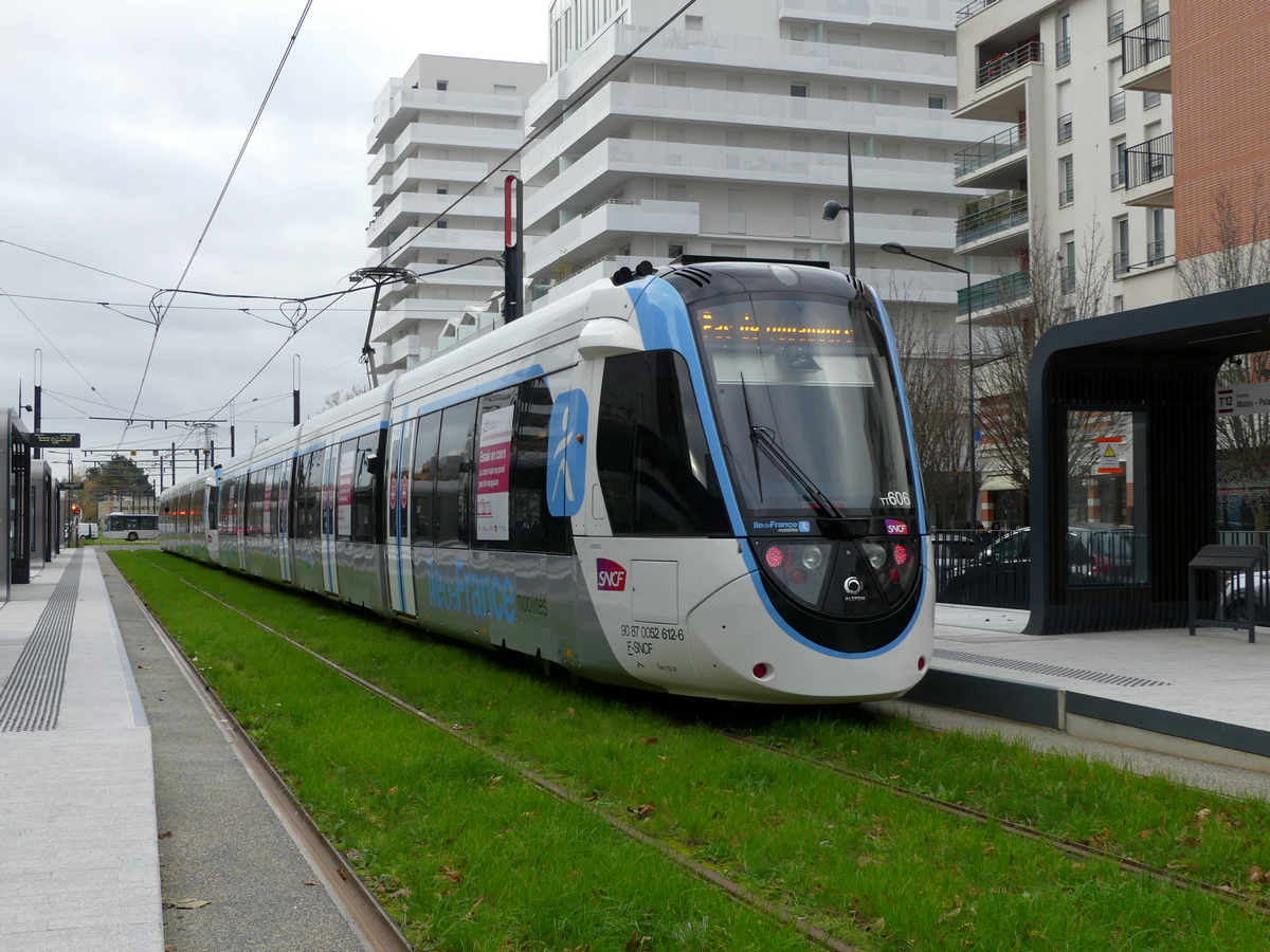 Париж -  Версаль -  Ивелин, Alstom Citadis Dualis № TT606 (90 87 0052 611-8); Париж -  Версаль -  Ивелин — Tram line T12