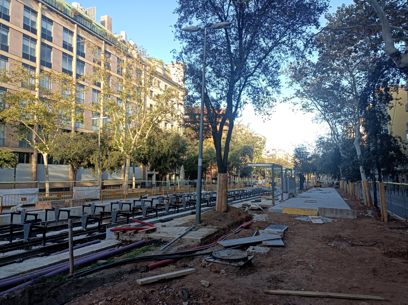 Barcelona — Construction of the connection between the two tram lines on Diagonal