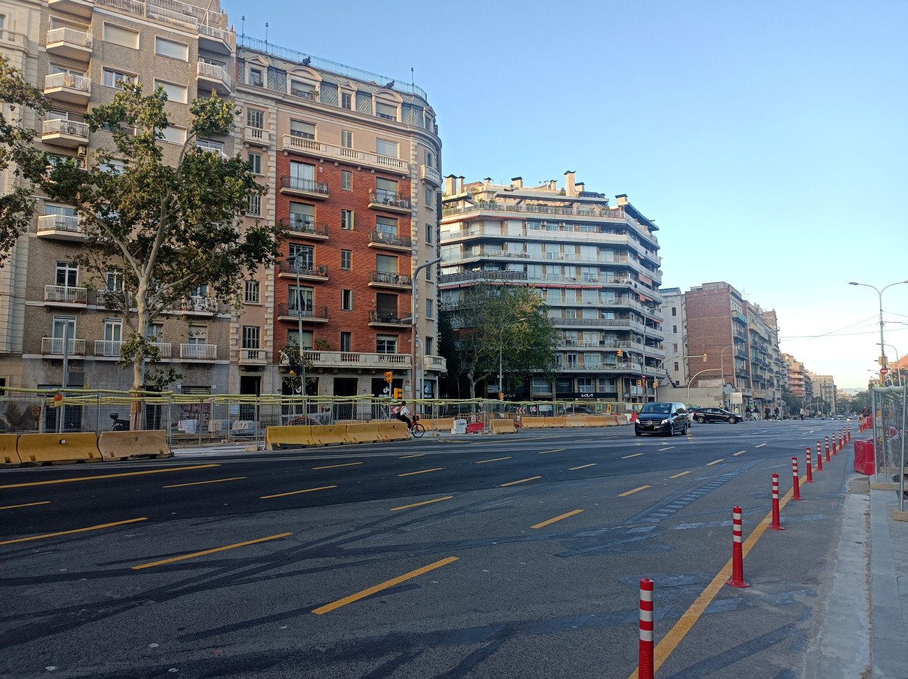 Barcelona — Construction of the connection between the two tram lines on Diagonal