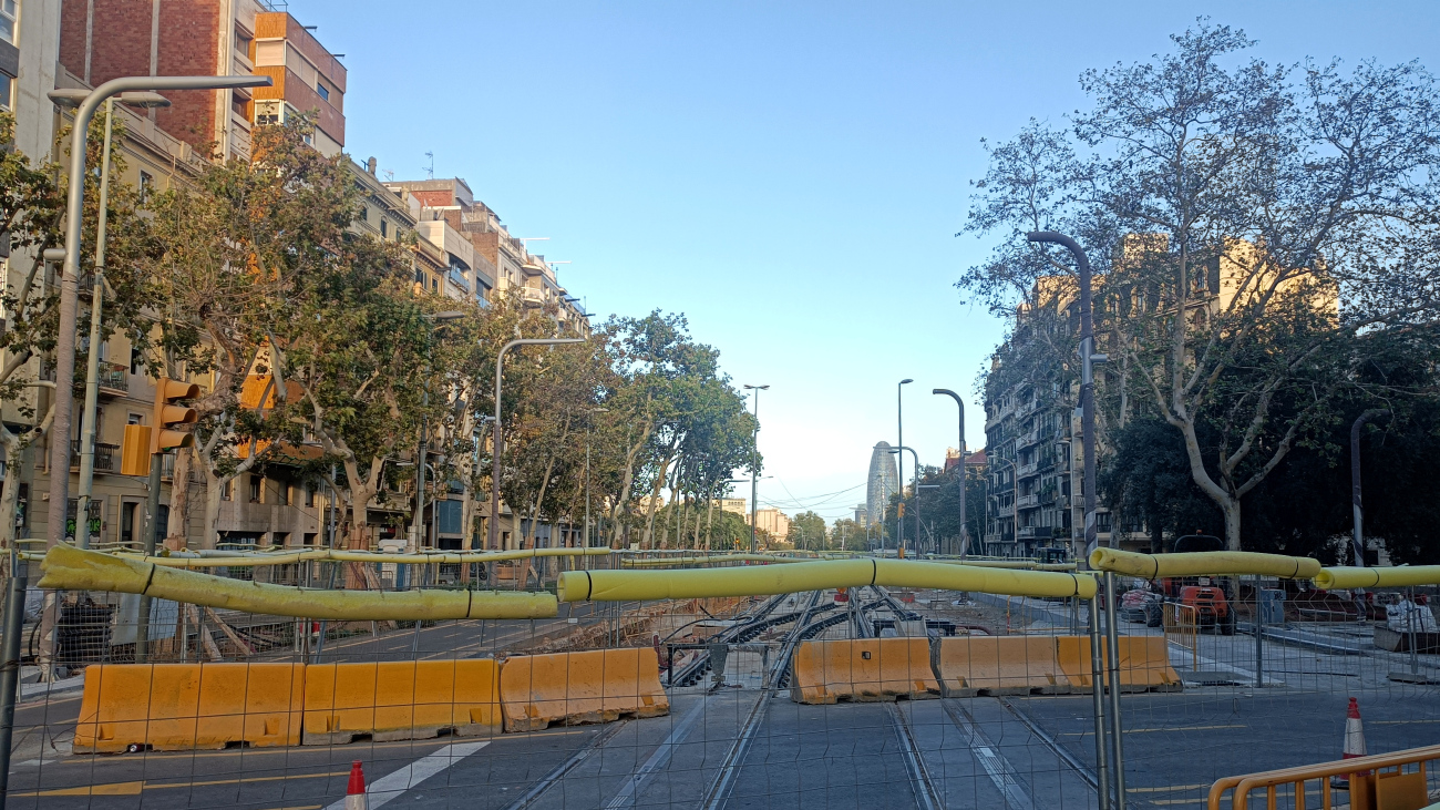 Barcelona — Construction of the connection between the two tram lines on Diagonal