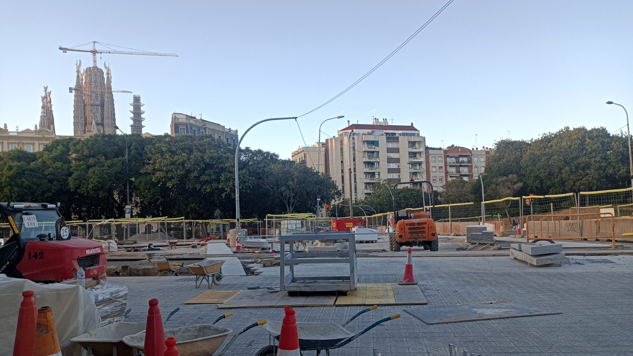 Barcelona — Construction of the connection between the two tram lines on Diagonal