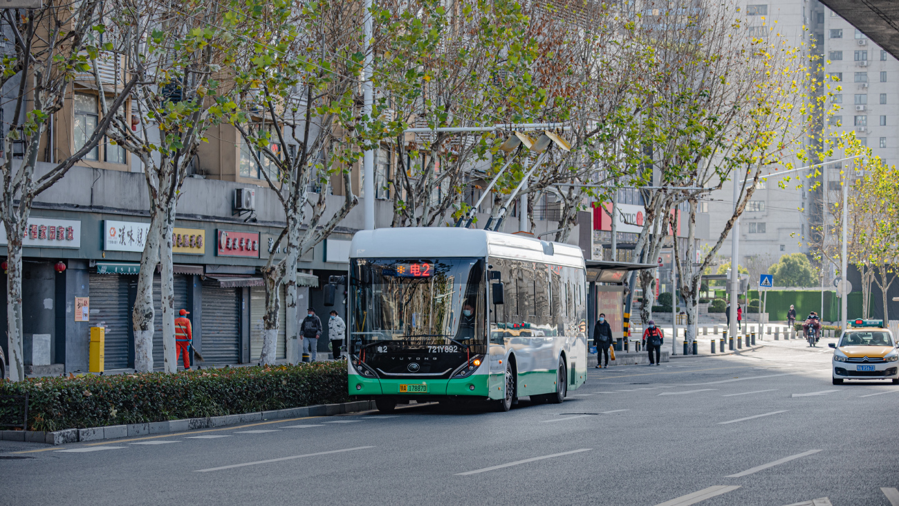 Wuhan, Yutong ZK5105C № 721Y892