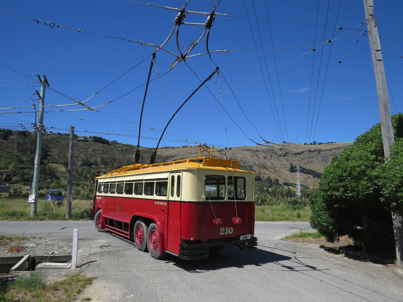 Ferrymead, English Electric č. 210; Ferrymead — Trolleybus Line and Infrastructure
