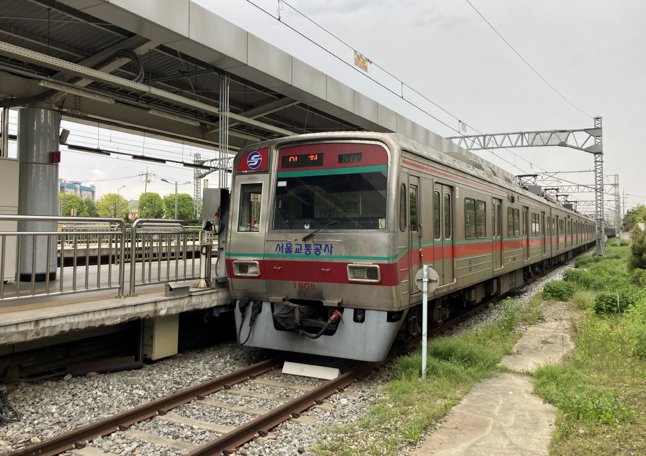 Seoul, Rotem Seoul Metro 1000 Series č. 108; Seoul — Metropolitain — Seoul — Line 1 (서울 — 1호선)