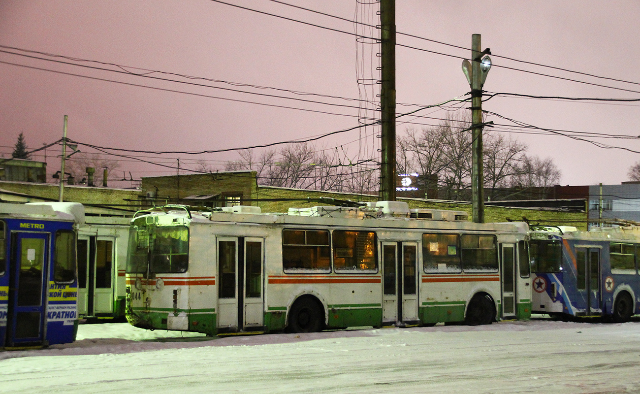 Пенза, ЗиУ-682Г-016.02 № 2044; Пенза — Троллейбусные депо/парки