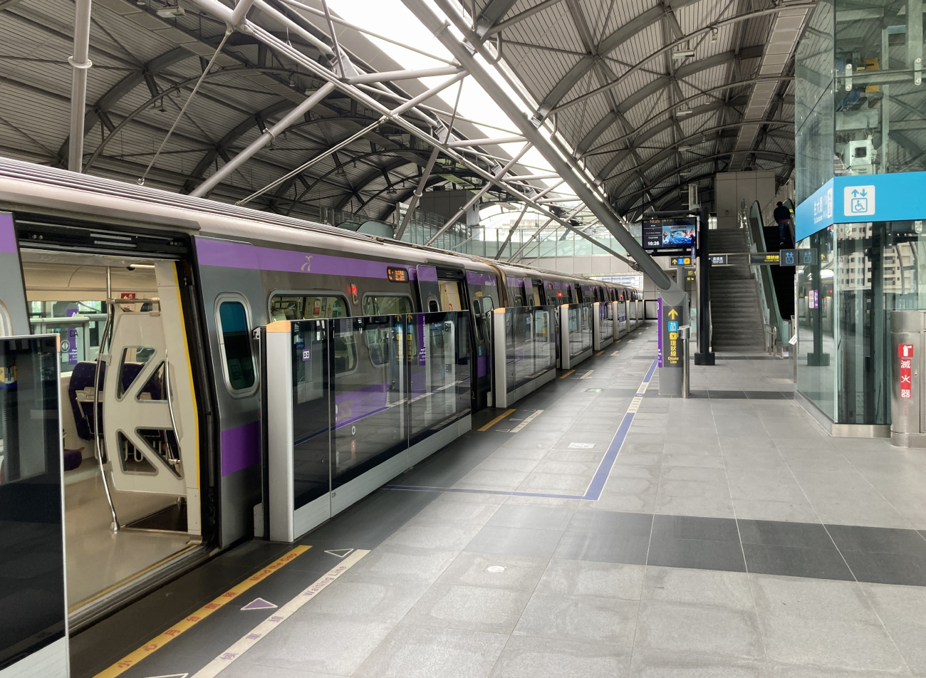 Taipei, Kawasaki C371 (Taipei Metro) č. 2401; Taipei — Metro — A — Taoyuan Airport MRT 桃園機場捷運