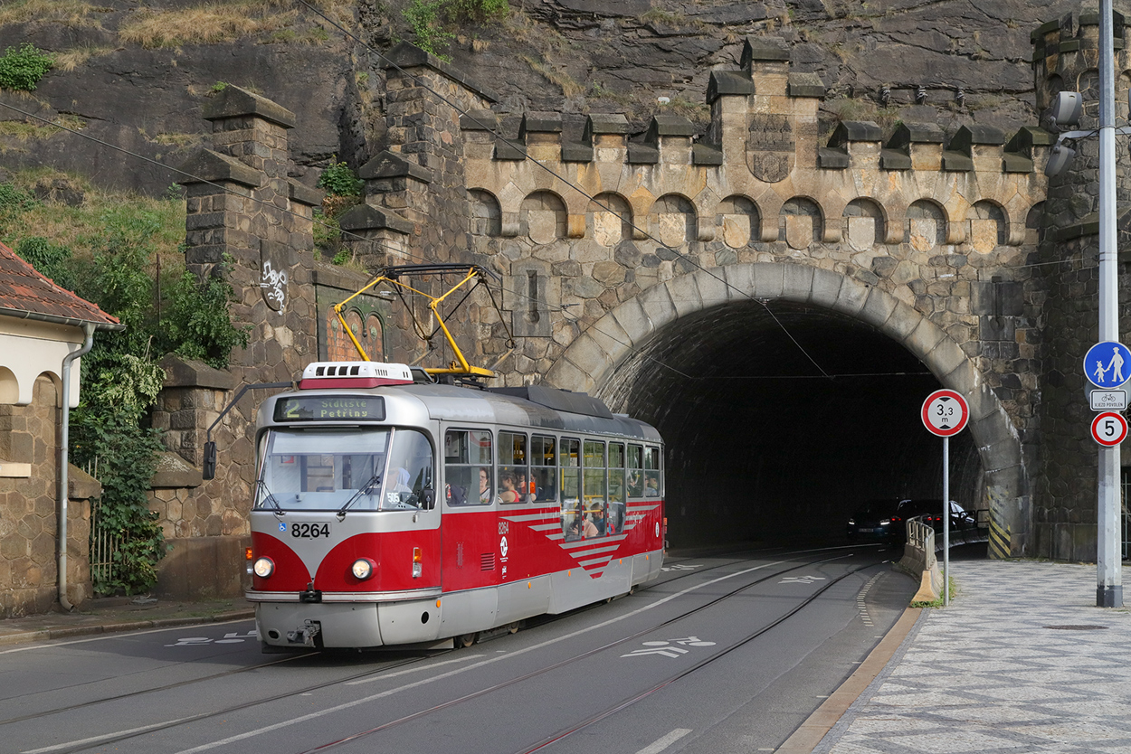 Prag, Tatra T3R.PLF Nr. 8264