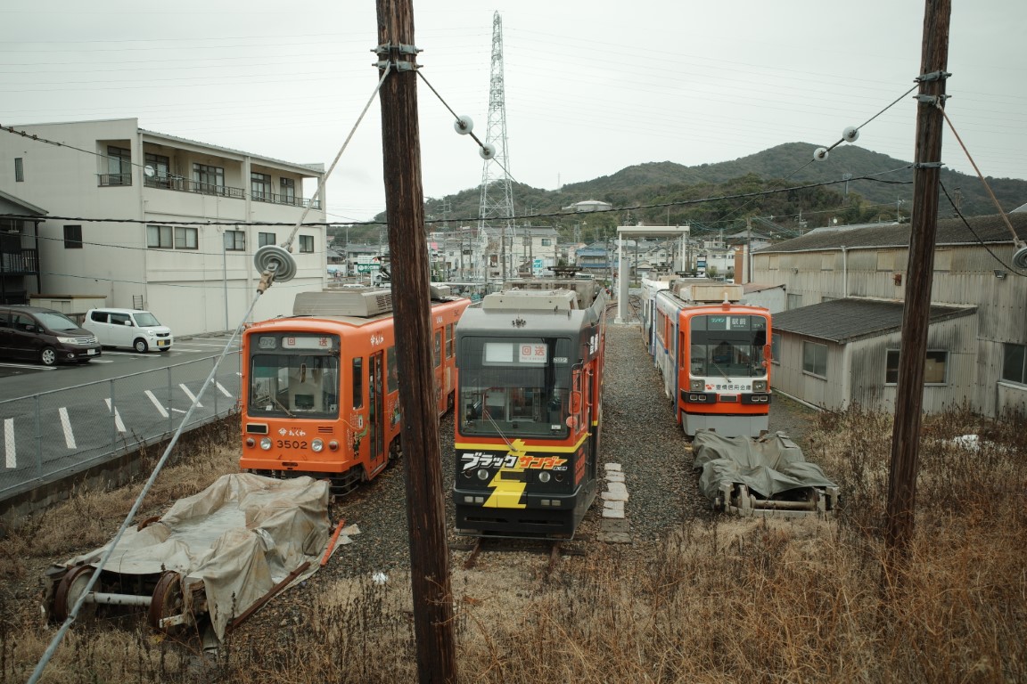 Toyohashi, Nippon Sharyō nr. 3502; Toyohashi, Nippon Sharyō nr. 802; Toyohashi, Nippon Sharyō nr. 781