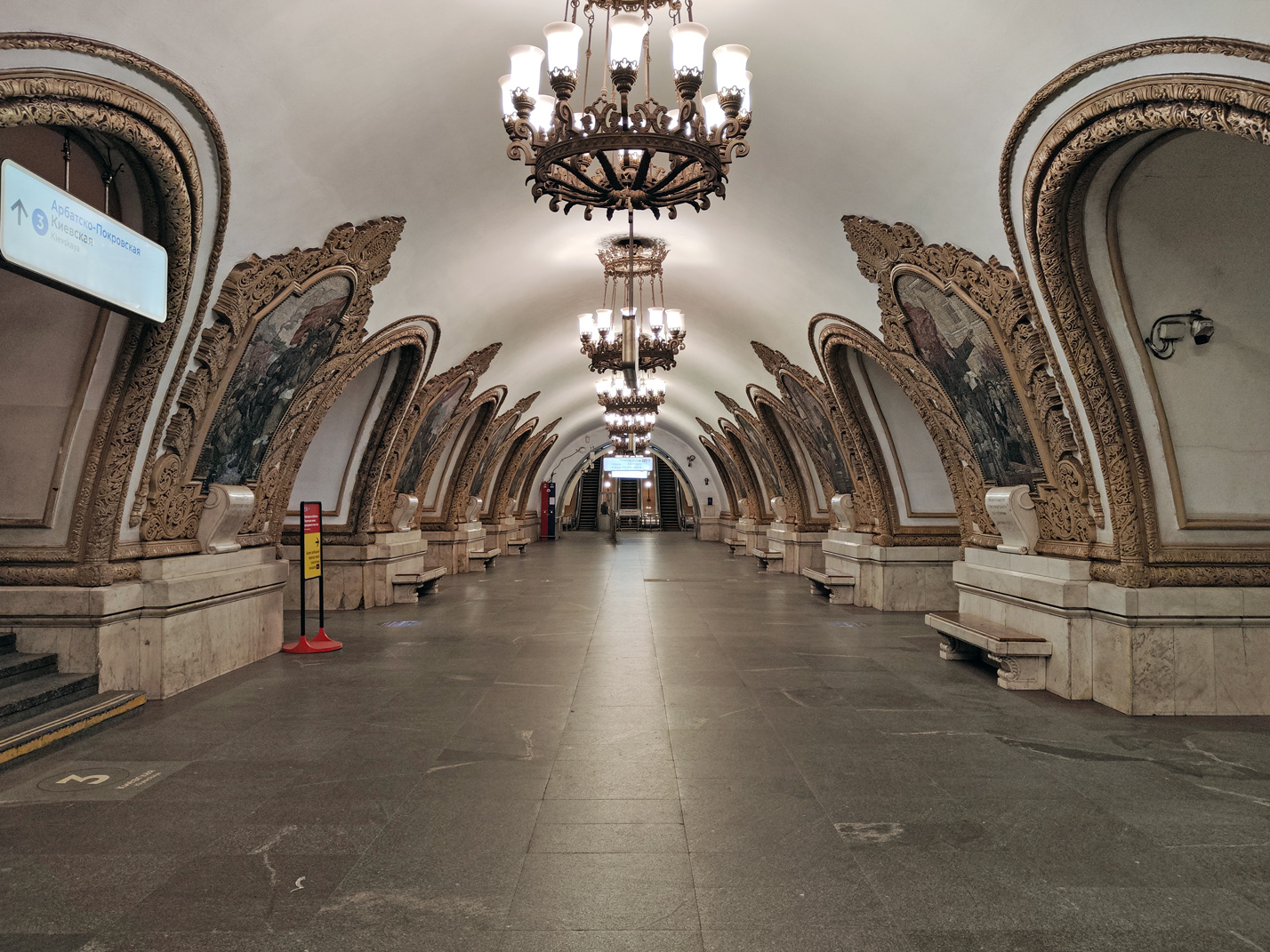 Москва — Метрополитен — [5] Кольцевая линия