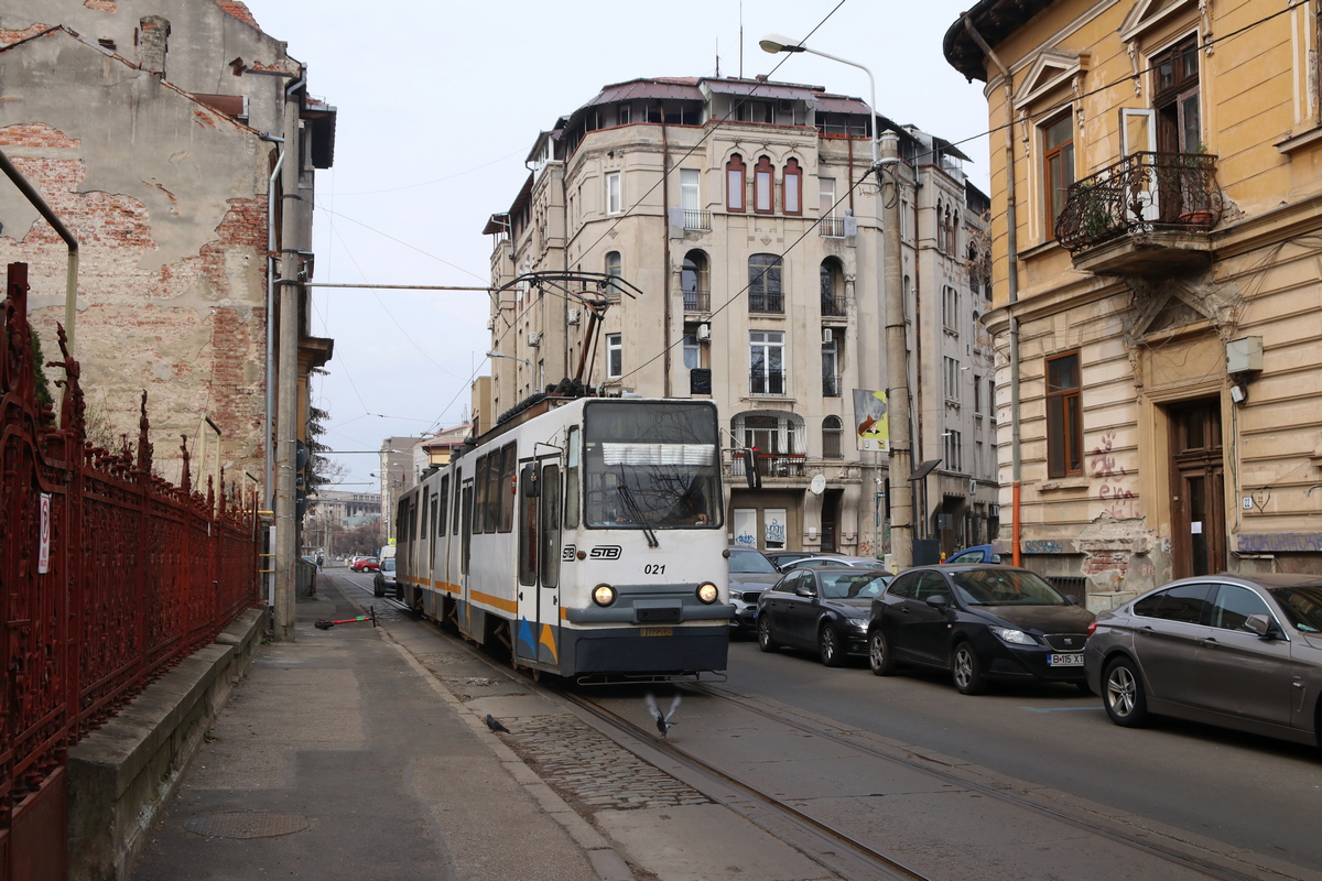 Bukareste, URAC V3A-93-M2000 № 021; Transport and animals