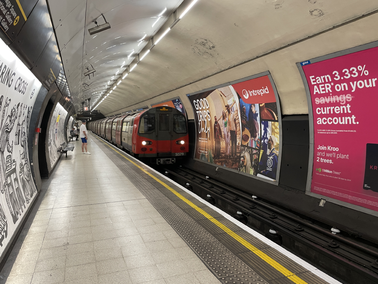 Лондон, London Underground 1995 Stock № 51579; Лондон — Метрополитен — Подвижной состав; Лондон — Метрополитен — Линии и станции