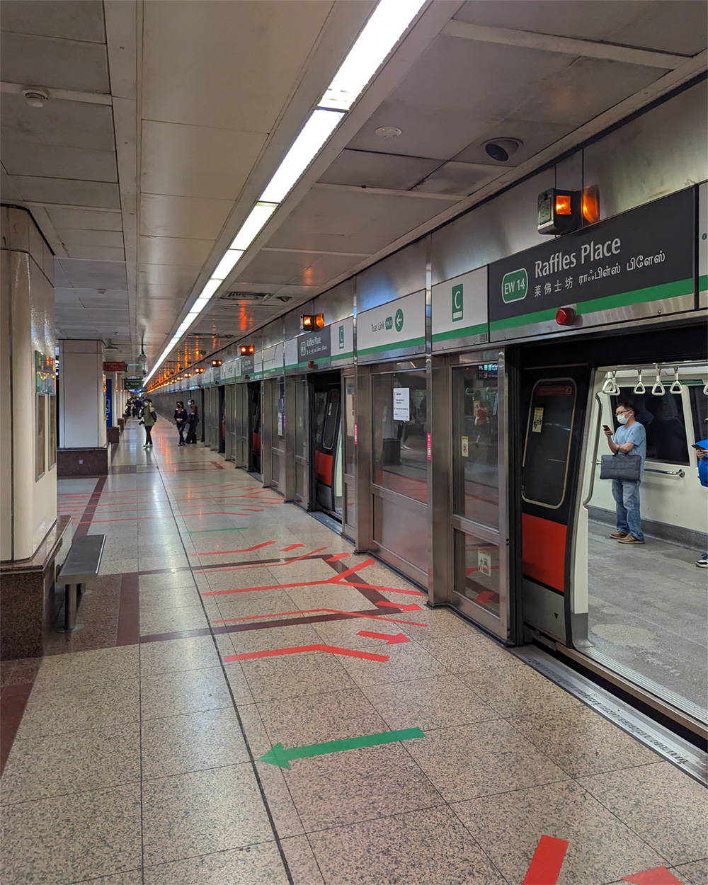 Сингапур — Метрополитен — [2] East West Line (EWL)