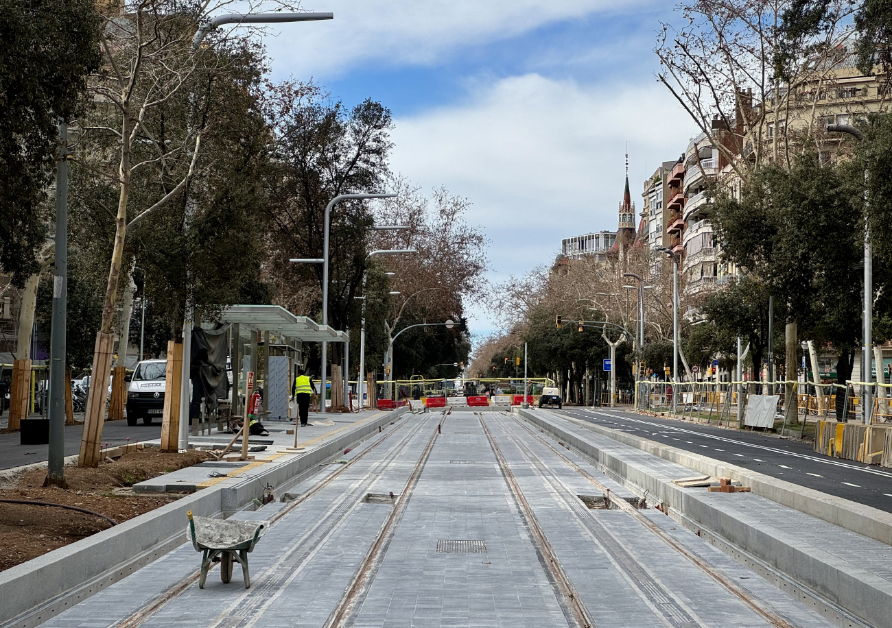 Barcelona — Construction of the connection between the two tram lines on Diagonal