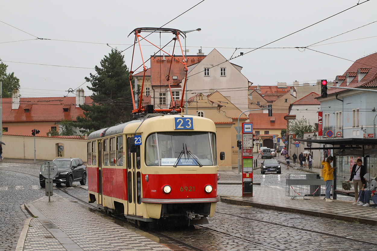 Прага, Tatra T3 № 6921