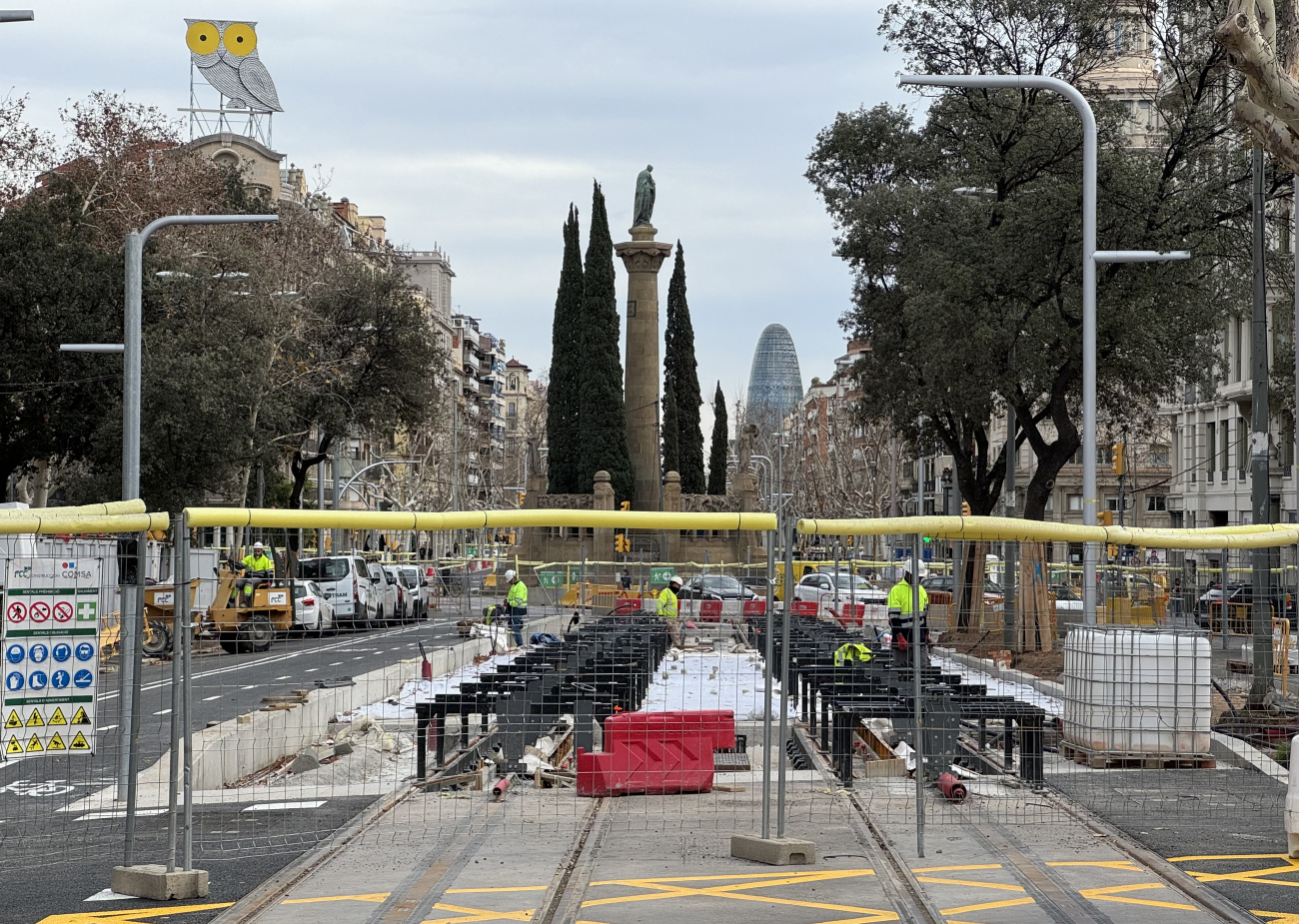 Barcelona — Construction of the connection between the two tram lines on Diagonal