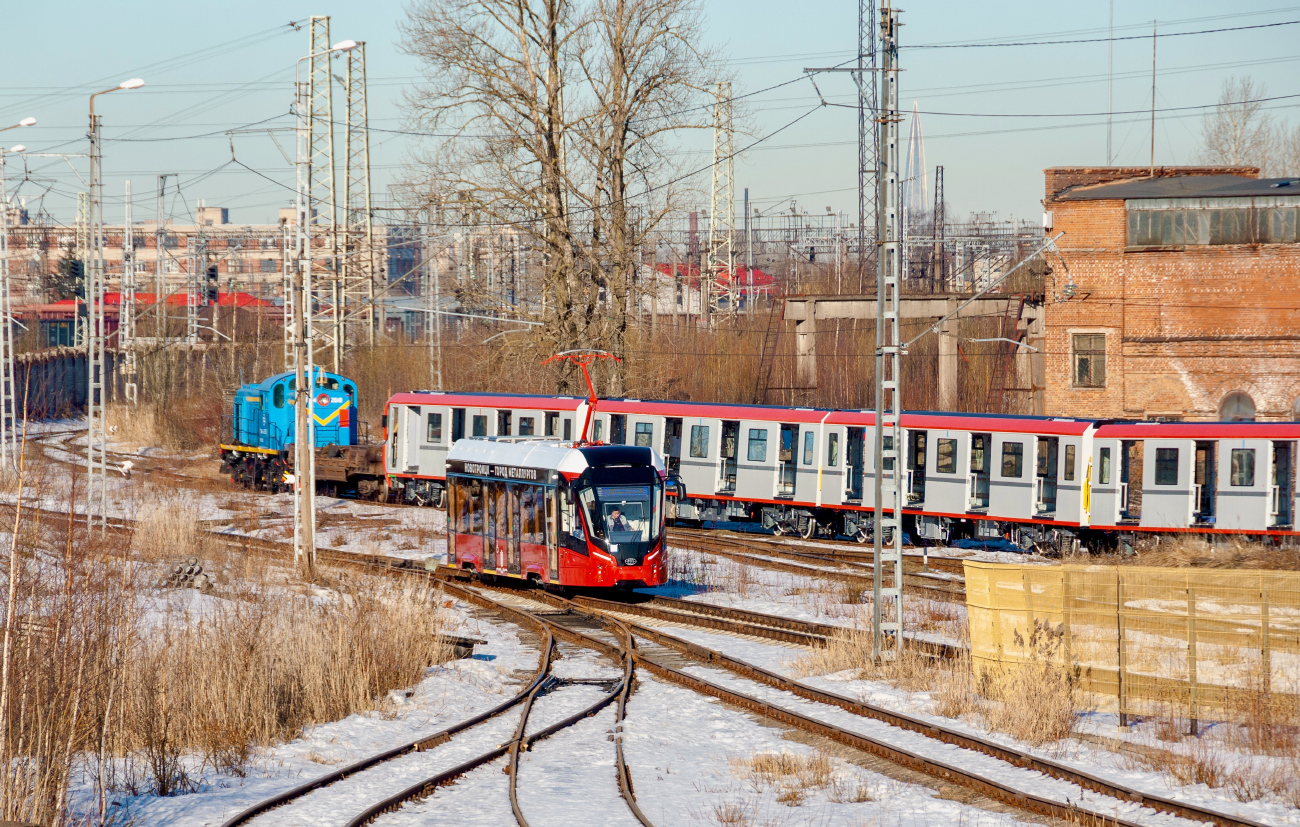 Новотроицк, 71-911ЕМ «Львёнок» № 00258; Санкт-Петербург — Новые вагоны ПКТС; Новотроицк — Разные фотографии