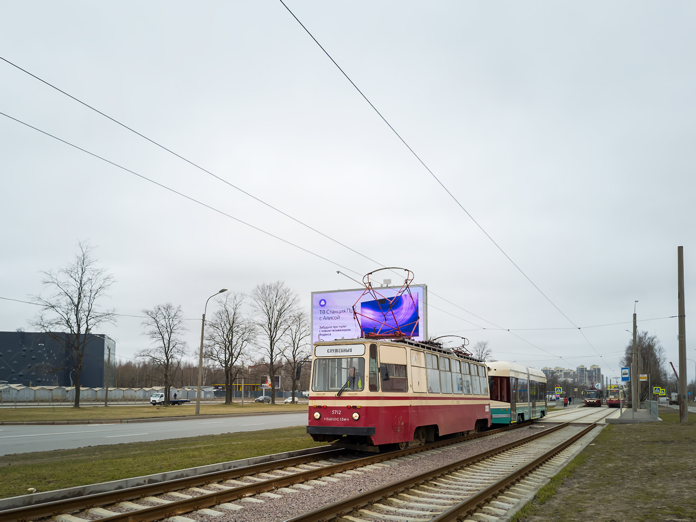 Санкт-Петербург, ПР (18М) № 5712; Санкт-Петербург, 71-421Р-01 «Довлатов» № 3804