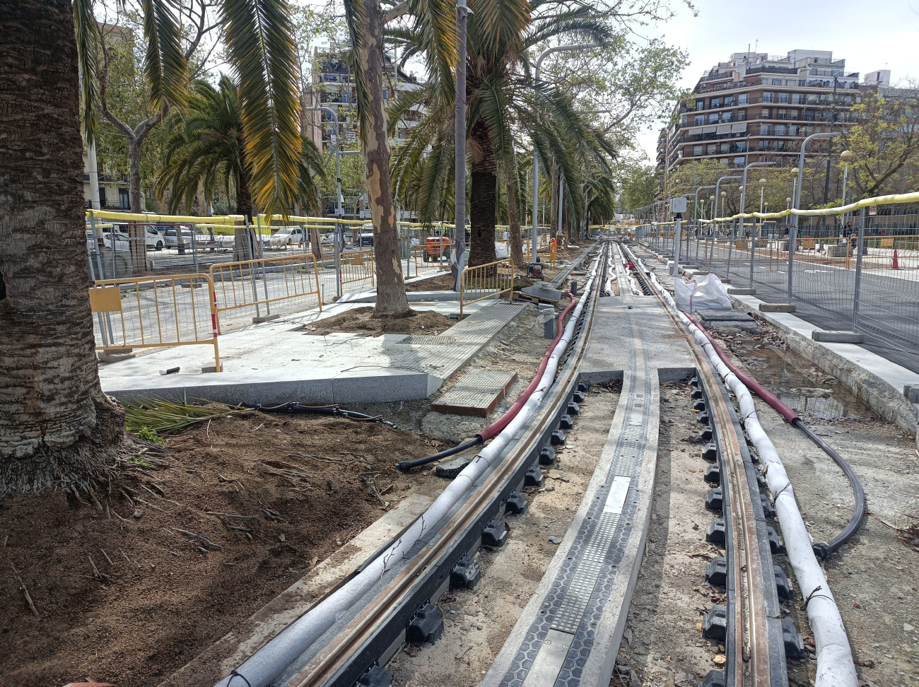 Barcelona — Construction of the connection between the two tram lines on Diagonal