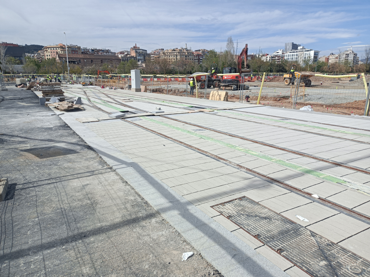 Barcelona — Construction of the connection between the two tram lines on Diagonal