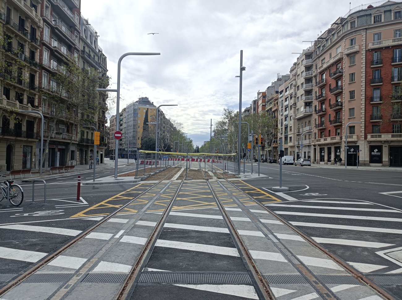 Barcelona — Construction of the connection between the two tram lines on Diagonal