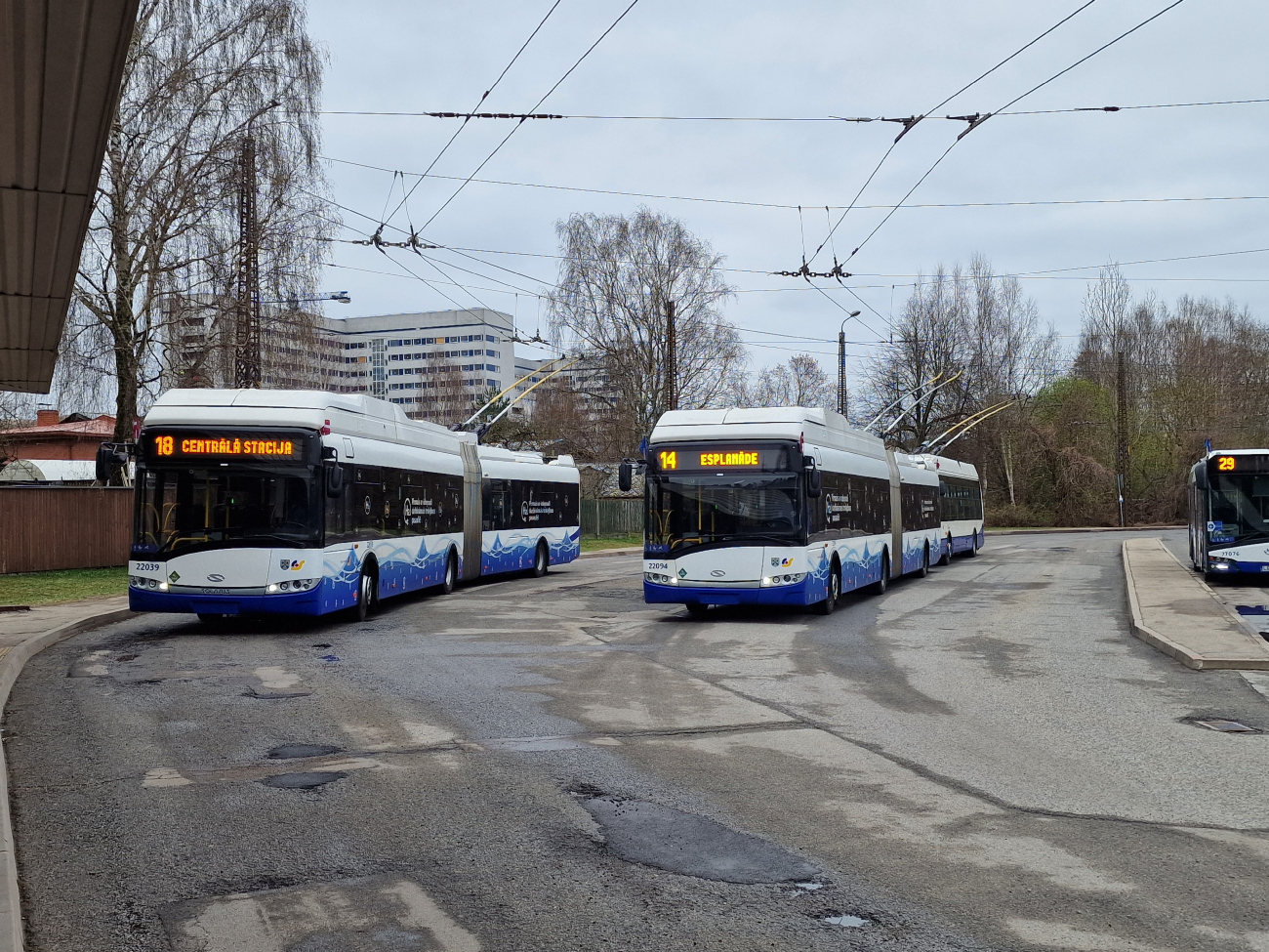 Riga, Solaris Trollino III 18,75 H2 č. 22039; Riga, Solaris Trollino III 18,75 H2 č. 22094