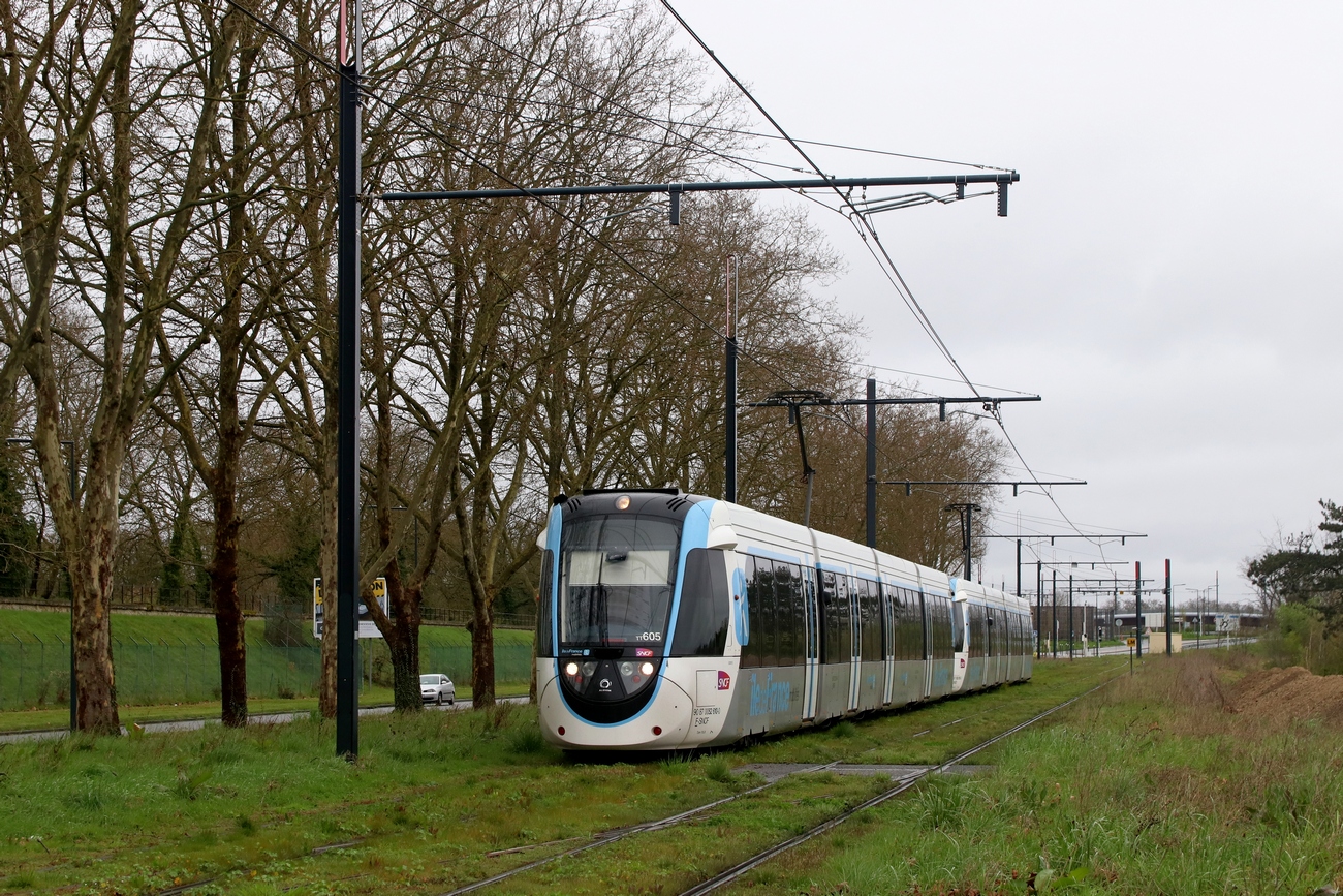 Париж -  Версаль -  Ивелин, Alstom Citadis Dualis № TT605; Париж -  Версаль -  Ивелин — Tram line T12