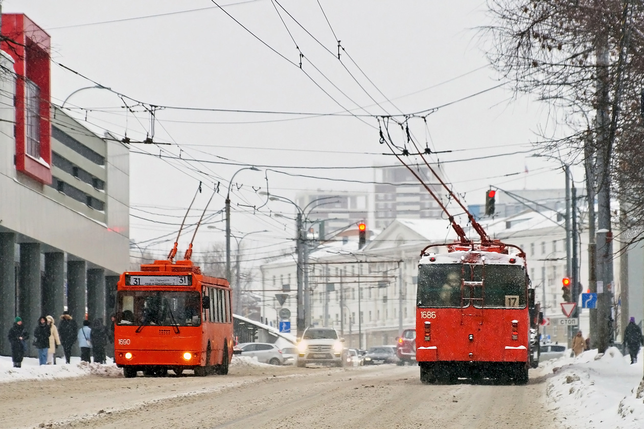 Нижний Новгород, ЗиУ-682Г-016.03 № 1690; Нижний Новгород, ЗиУ-682Г-016.03 № 1686; Нижний Новгород — Троллейбусные линии