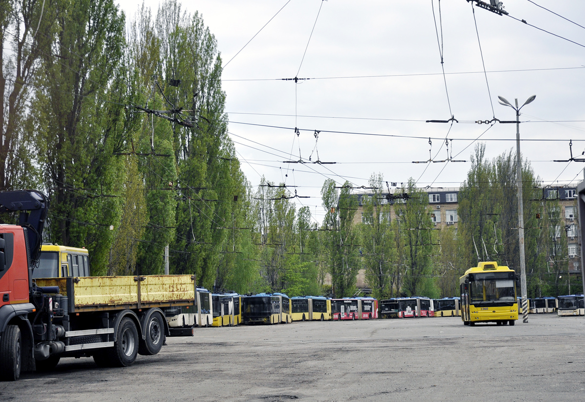 Kijevas, Bogdan T70110 nr. 2360; Kijevas — Trolleybus depots: 2