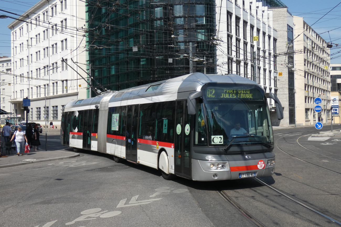 Lyon, Irisbus Cristalis ETB 18 N°. 2907