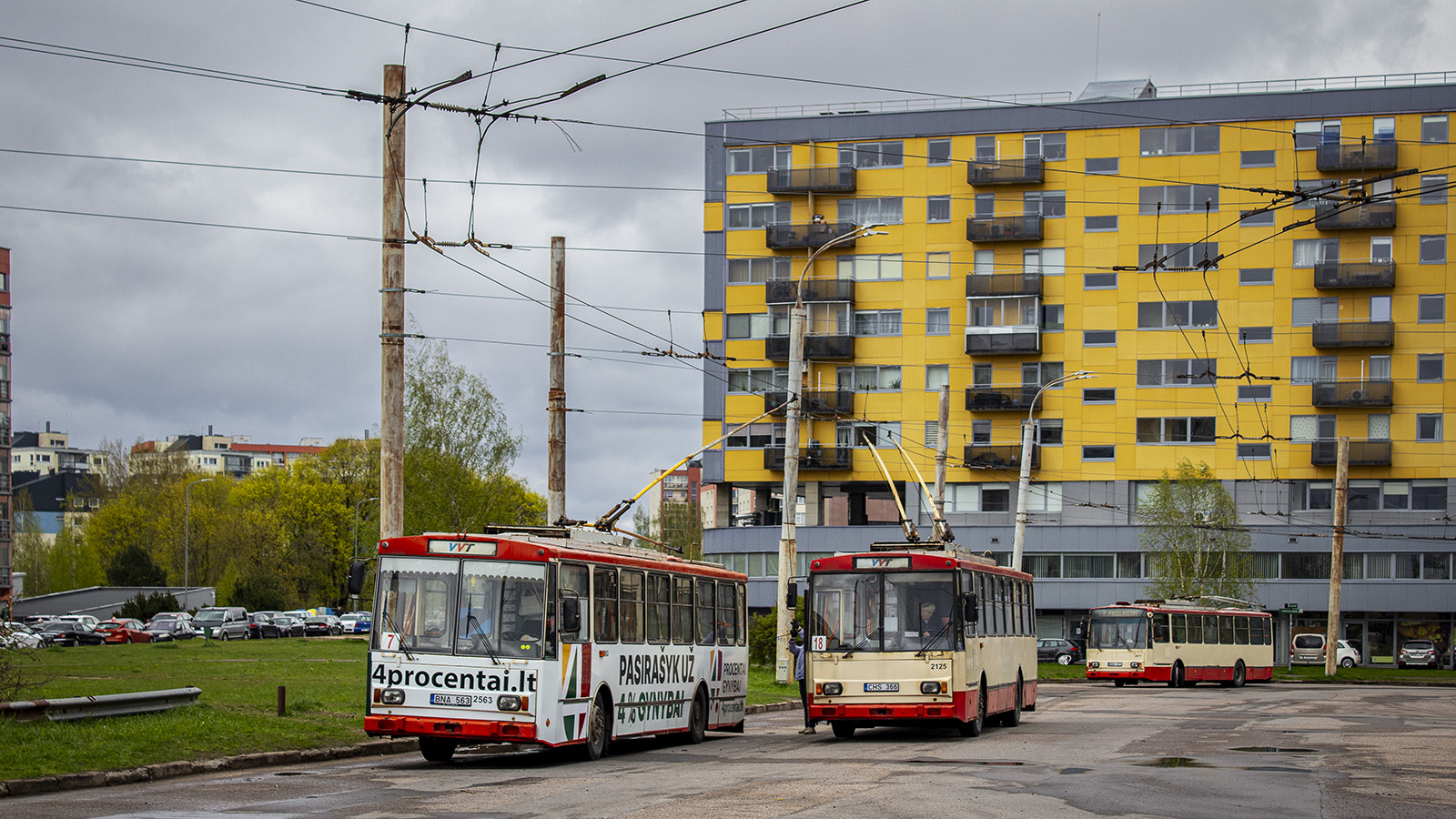 Вильнюс, Škoda 14Tr11/6 № 2563; Вильнюс, Škoda 14Tr10/6 № 2125