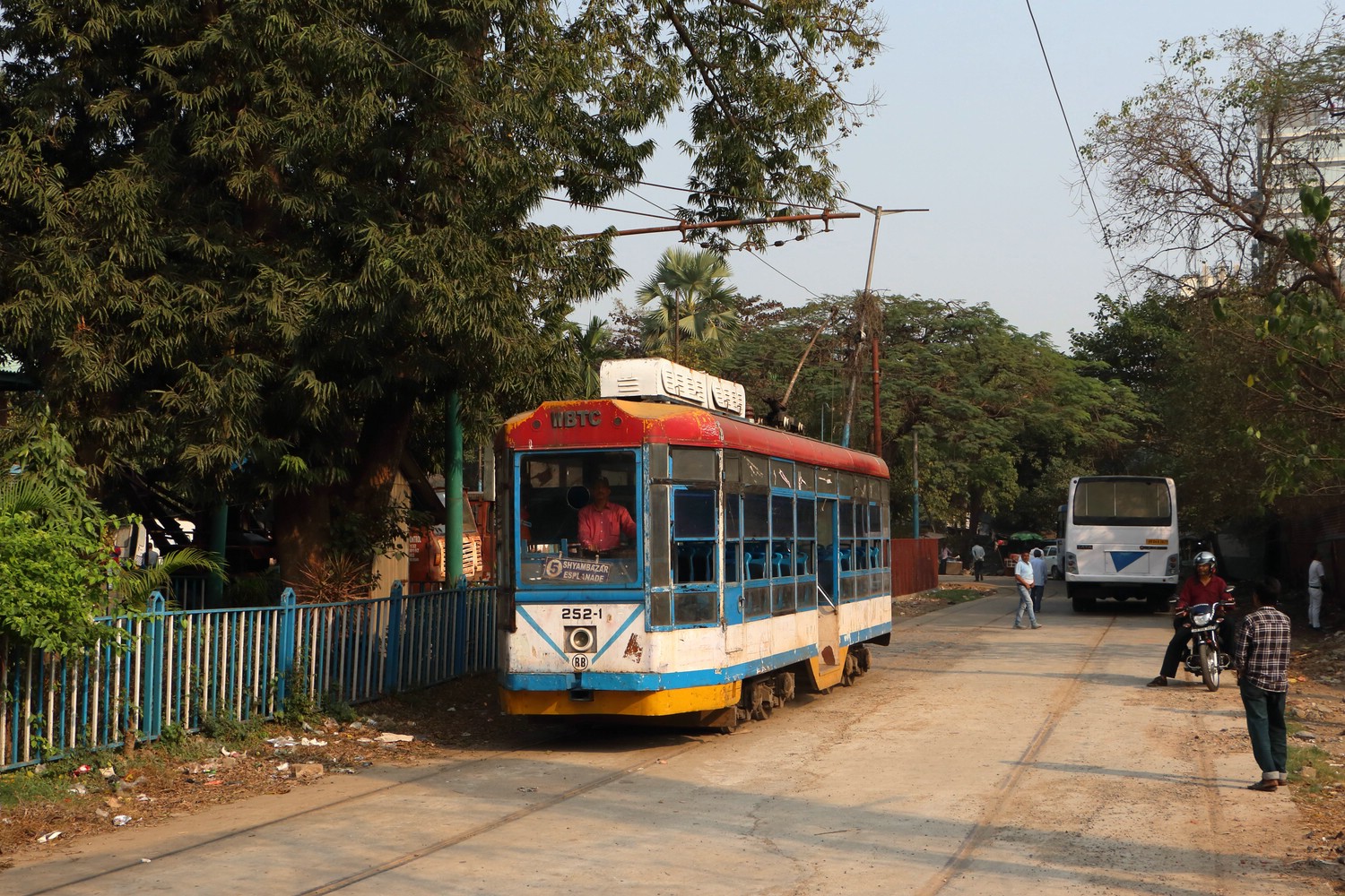 Kolkata, 4-axle motor car # 252-1 (২৫২-১)
