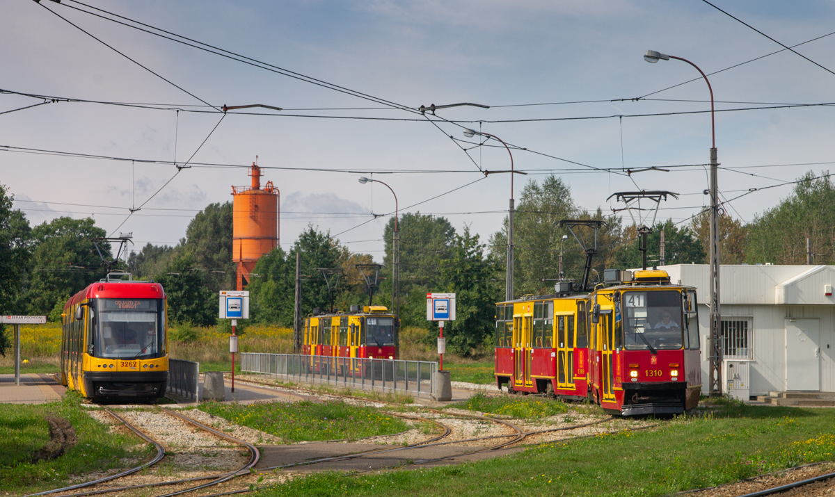 Варшава, PESA Swing 120Na № 3262; Варшава, Konstal 105Na № 1310