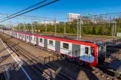 Saint-Pétersbourg — Metro — Transport of subway cars by railway