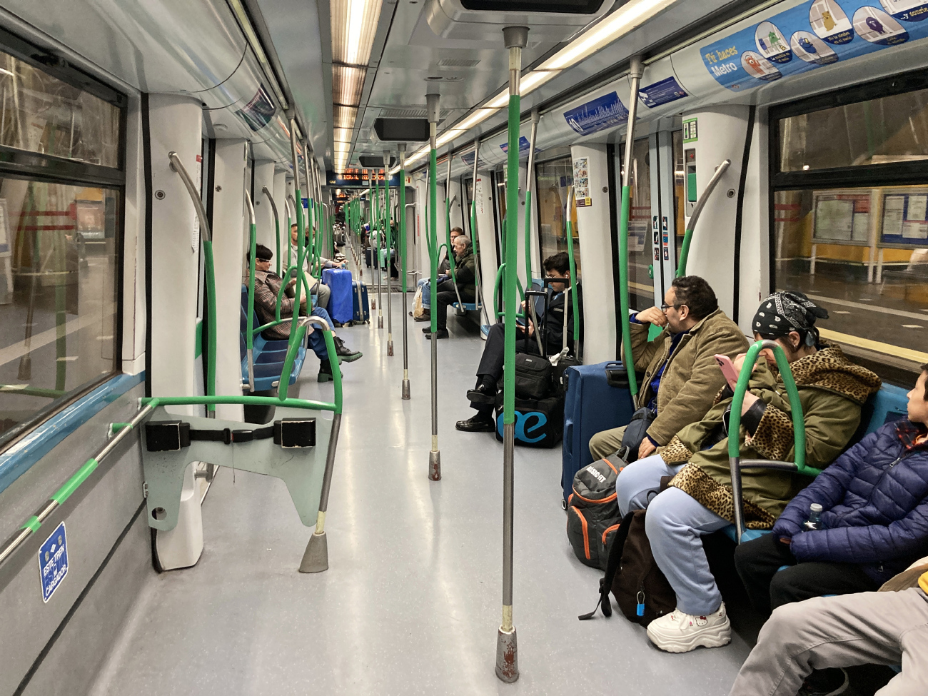 Мадрид, CAF Madrid Serie 8000 MT № M-8120; Мадрид — Метрополитен — Линия 8