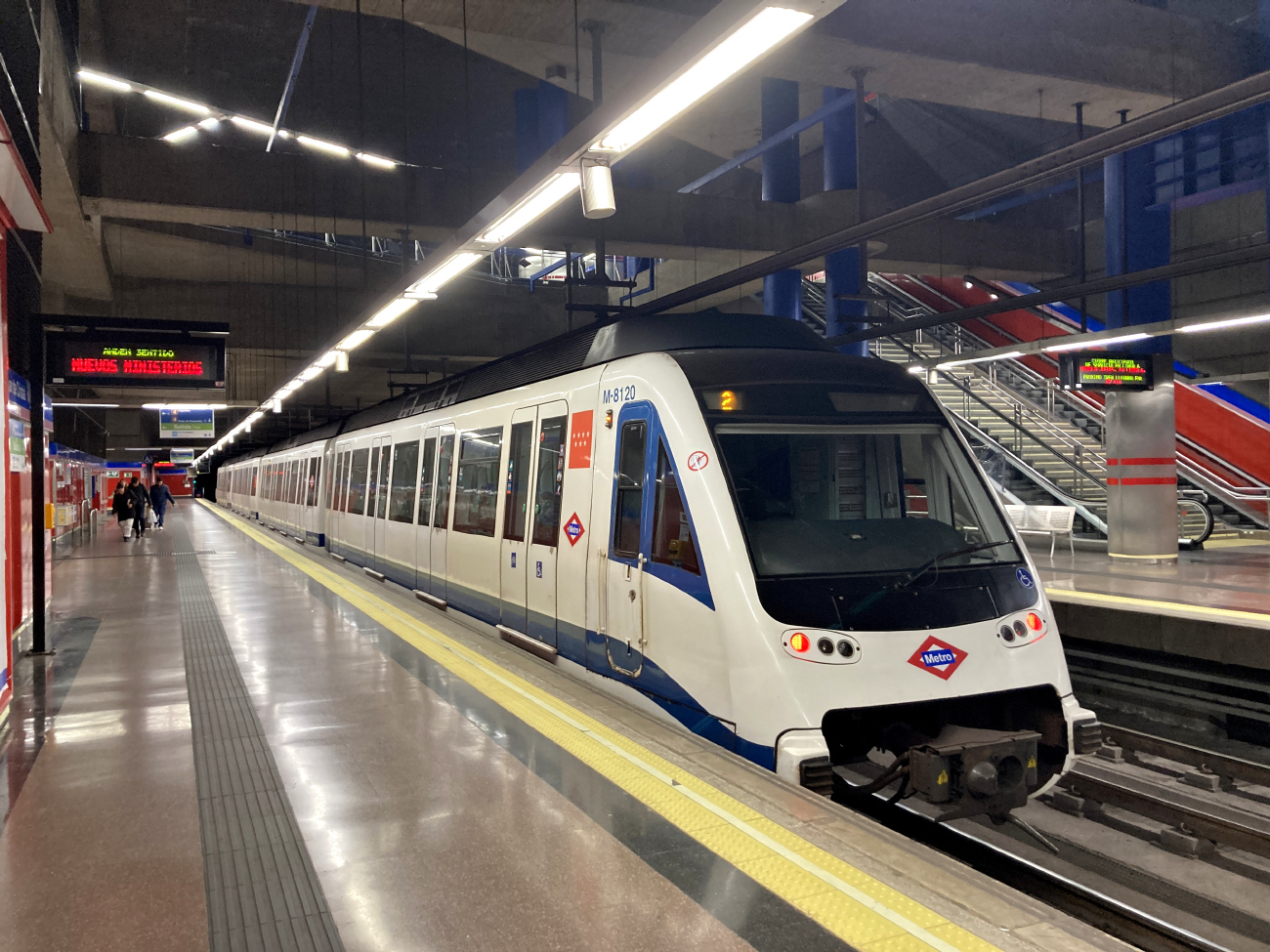 Мадрид, CAF Madrid Serie 8000 MT № M-8120; Мадрид — Метрополитен — Линия 8
